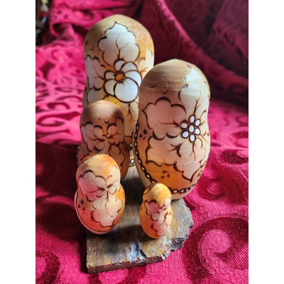 Vintage Russian Matreshka Birch Wooden Nesting Doll Hand, Set of 5 - Picture 4 of 10